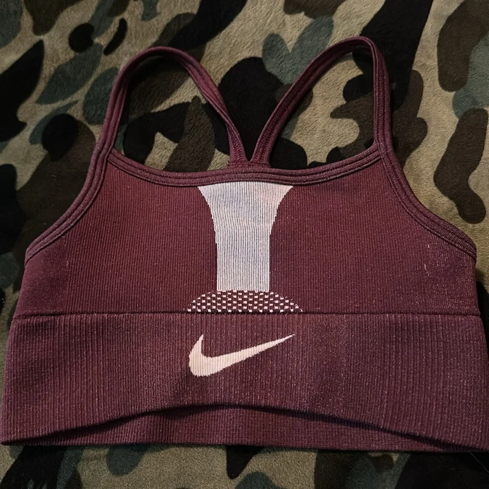 Nike Dri-FIT Indy Seamless Low Support Sports Bra: MAROON:NEW WITH TAGS: SIZE XS